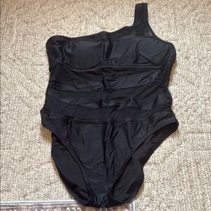 Black One-Shoulder Swimsuit